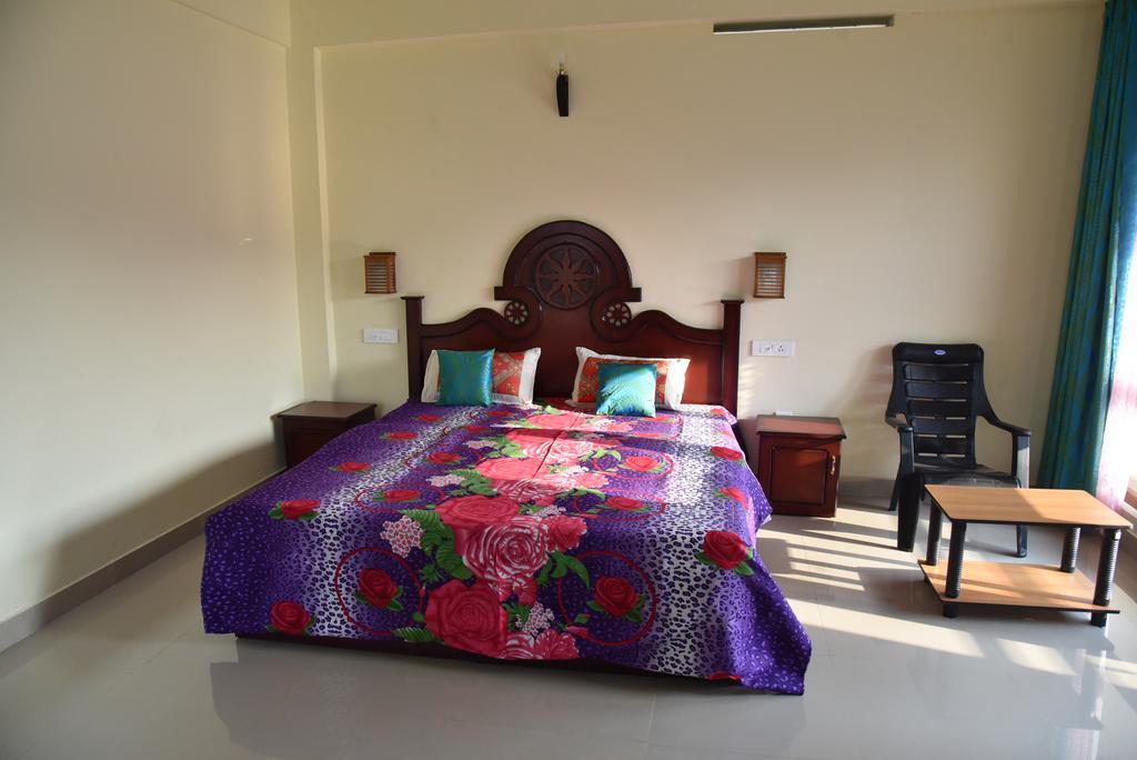 Jungle Palace Homestay Теккаді Екстер'єр фото