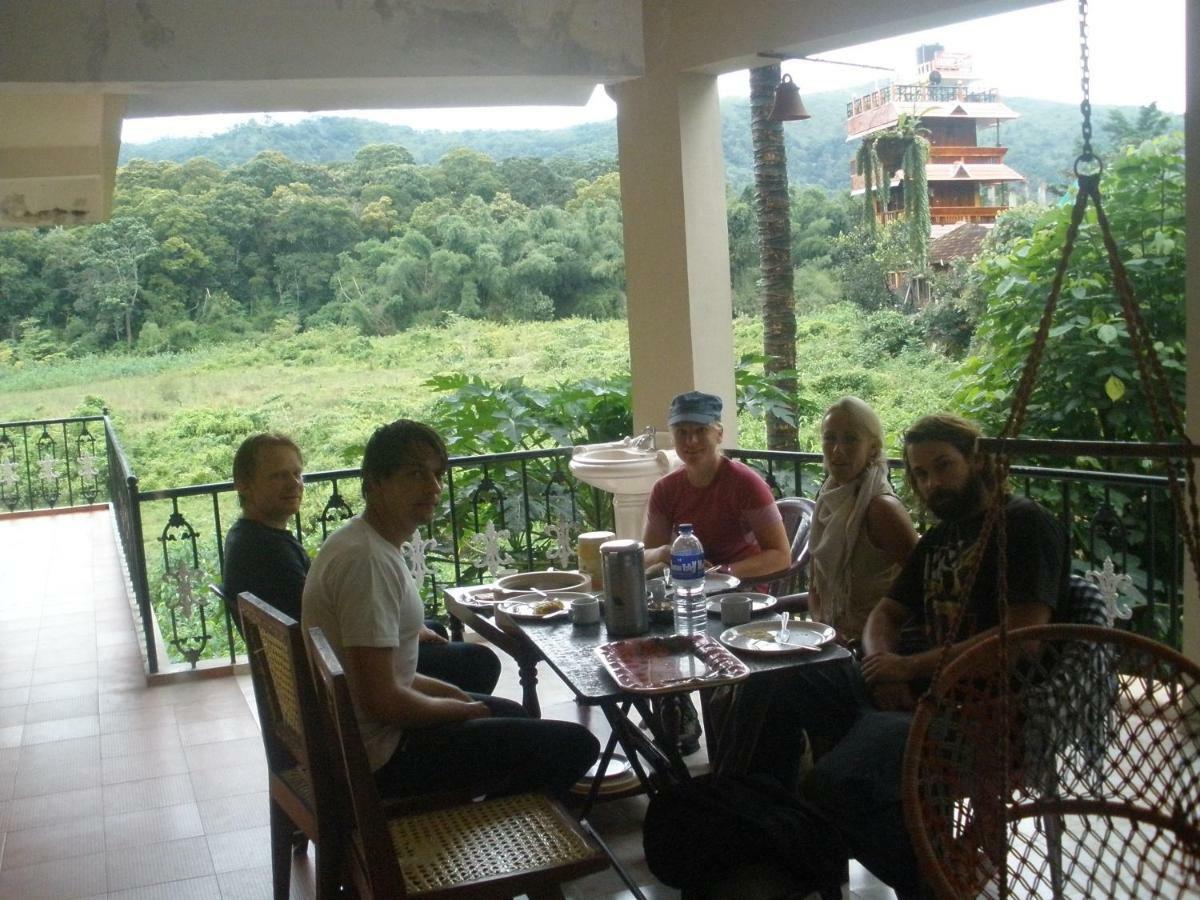Jungle Palace Homestay Теккаді Екстер'єр фото